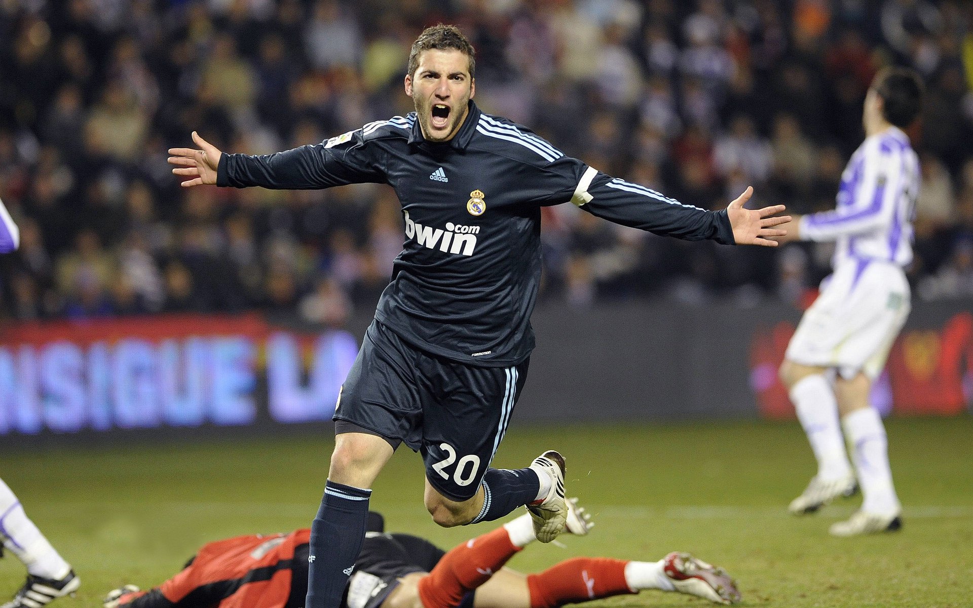 法甲球队结合数据驱动构建个性化比赛准备心理干预方案